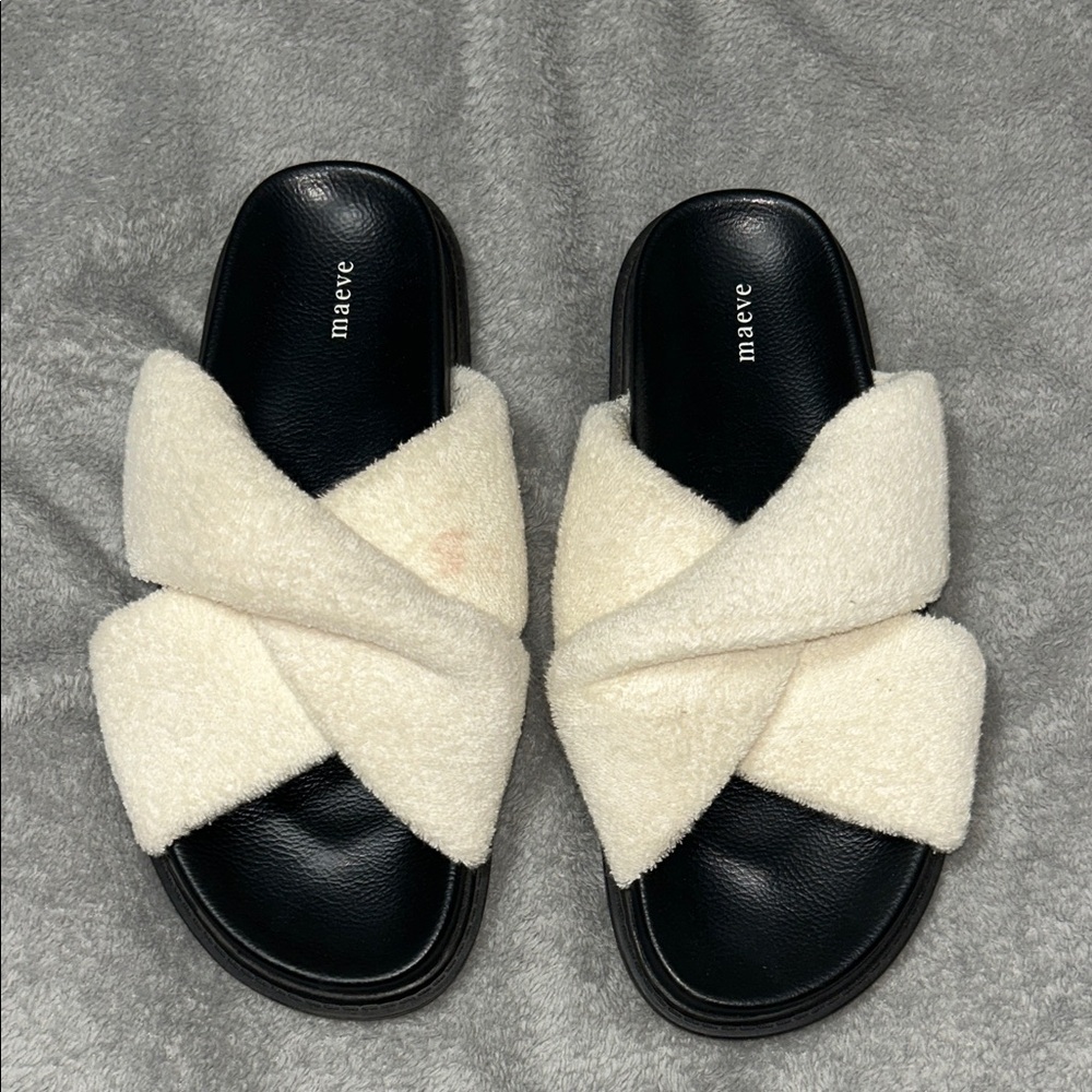 Maeve Women's Black and Cream Cross Strap Slippers